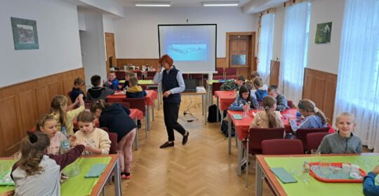 Warsztaty laboratoryjne „Woda zaczarowana substancja”